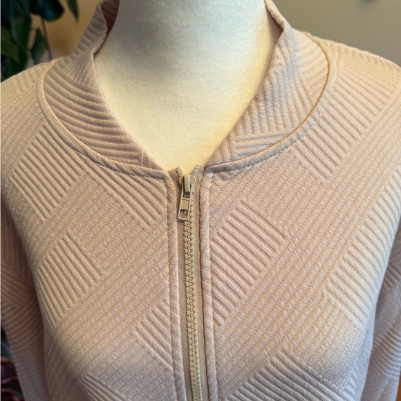 NWOT Women’s Beige Zip-Up Sweater Size XL Textured Long Sleeves Polyester - Picture 3 of 13